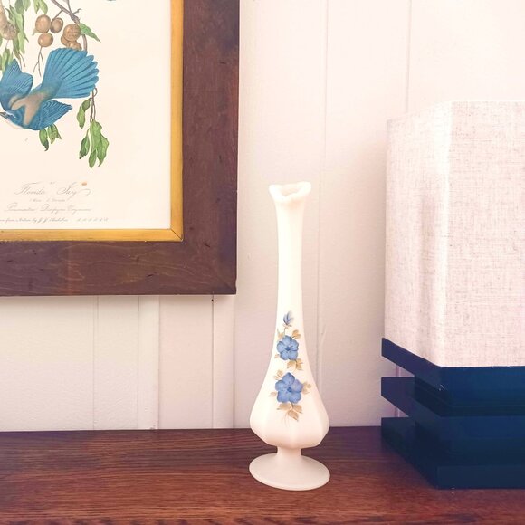 Fenton Custard Glass Vase Hand Painted Blue Flowers Signed 11" High - Picture 2 of 6